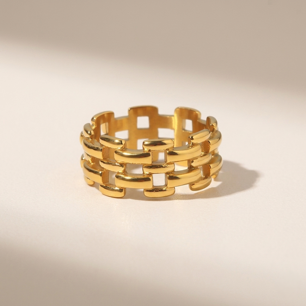 Cora Lattice Ring