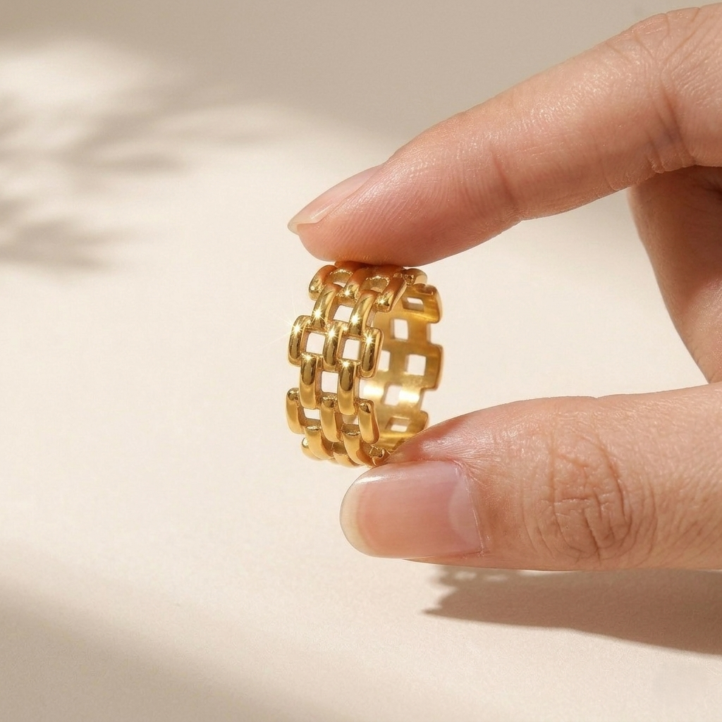 Cora Lattice Ring